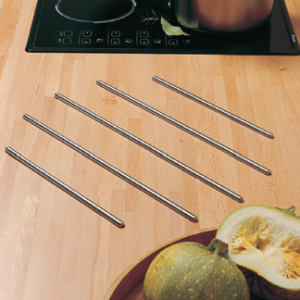 barres-inox-plan-travail-bois-cuisine